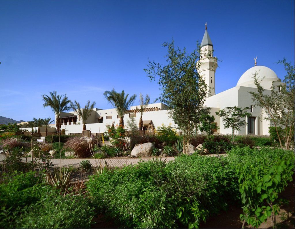 Dar Al Jewar community mosque with minaret set in lush gardens, Knowledge Economic City, Madinah